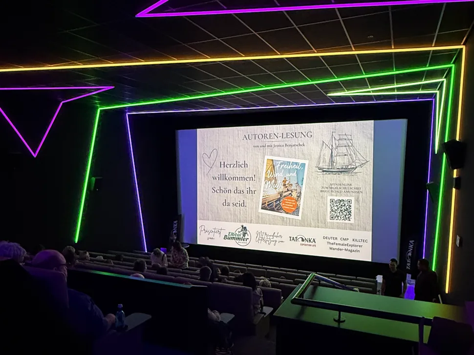 Jessica Benjatschek multimediale Lesung im Kino
